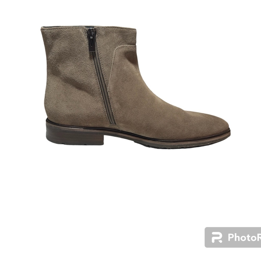 NIB Women’s Via Spiga V-Evanna2, Suede Water Resistant Bootie. US size 10 - Picture 4 of 6